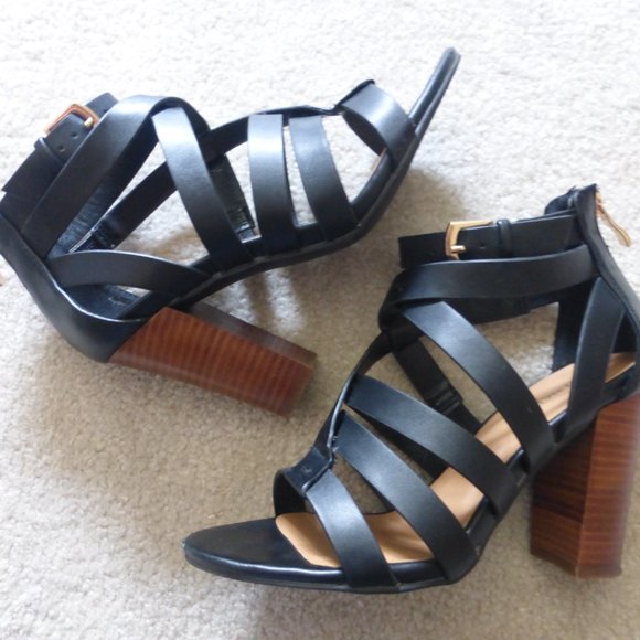 LE CHATEAU black and brown strappy chunky heel sandals with buckle closure - Picture 8 of 11